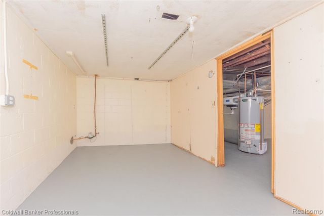 35324 Chestnut Street, Wayne, MI 48184