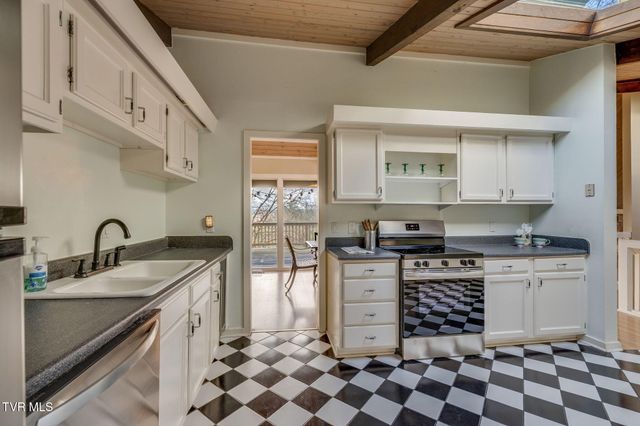 111 Tree Top Lane 111, Johnson City, TN 37601