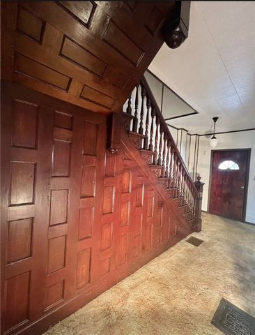 539 Pine St, Mt Pleasant Boro, PA 15666