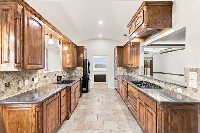 1550 Oak Creek Drive, Lewisville, TX 75077