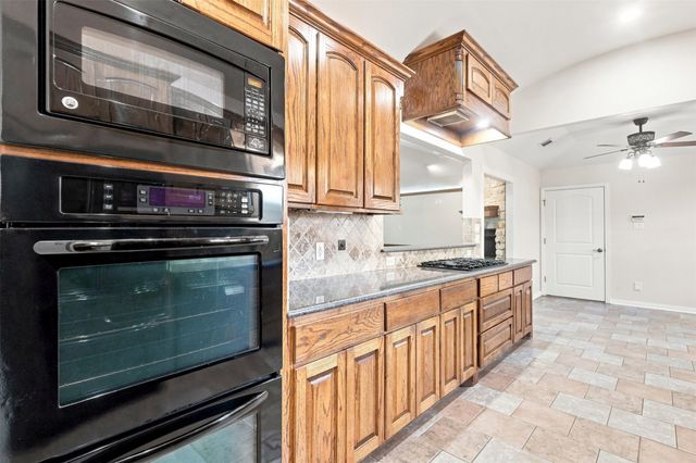 1550 Oak Creek Drive, Lewisville, TX 75077