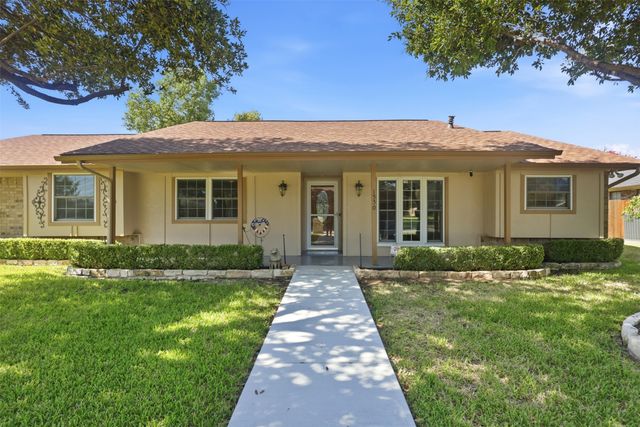 1550 Oak Creek Drive, Lewisville, TX 75077