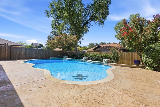 1550 Oak Creek Drive, Lewisville, TX 75077