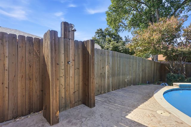 1550 Oak Creek Drive, Lewisville, TX 75077