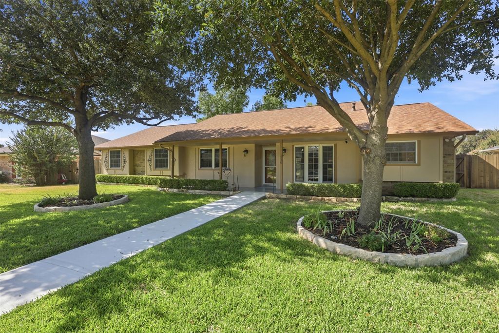 1550 Oak Creek Drive, Lewisville, TX 75077