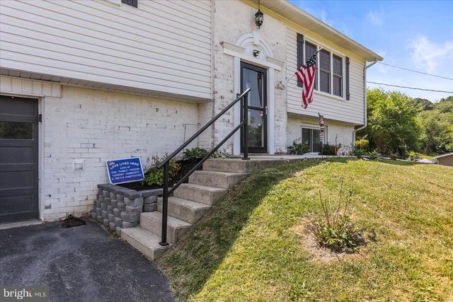 3175 W COLLEGE AVE, York, PA 17408