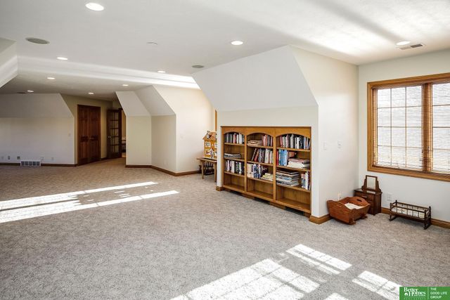 13309 Nicholas Street, Omaha, NE 68154