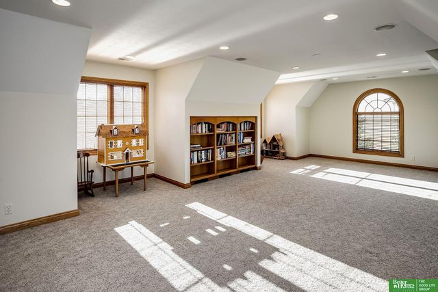 13309 Nicholas Street, Omaha, NE 68154