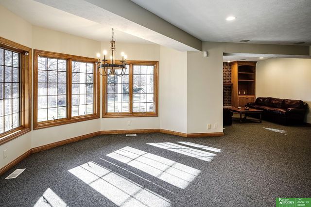 13309 Nicholas Street, Omaha, NE 68154