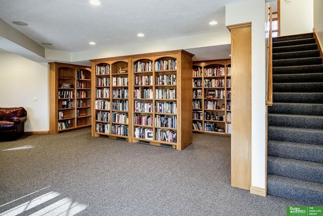 13309 Nicholas Street, Omaha, NE 68154