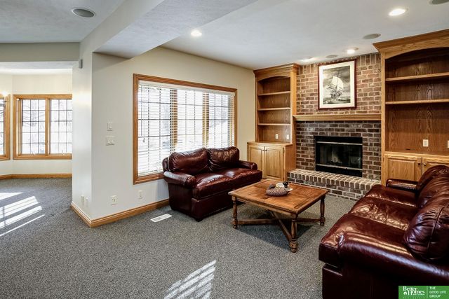 13309 Nicholas Street, Omaha, NE 68154