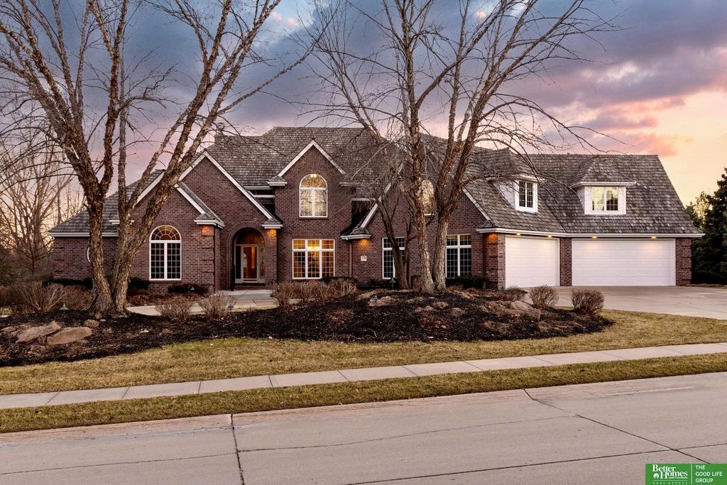 13309 Nicholas Street, Omaha, NE 68154