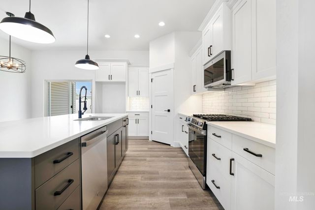 821 23rd Ave E, Jerome, ID 83338