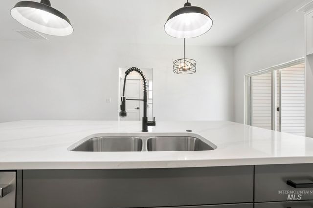 821 23rd Ave E, Jerome, ID 83338