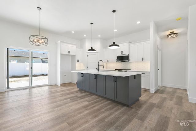 821 23rd Ave E, Jerome, ID 83338