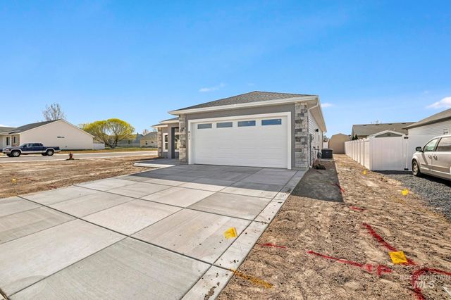 821 23rd Ave E, Jerome, ID 83338