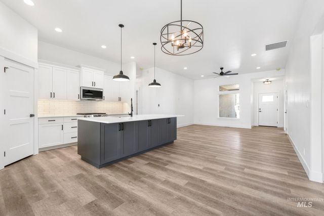 821 23rd Ave E, Jerome, ID 83338