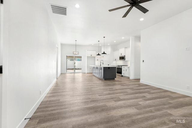 821 23rd Ave E, Jerome, ID 83338