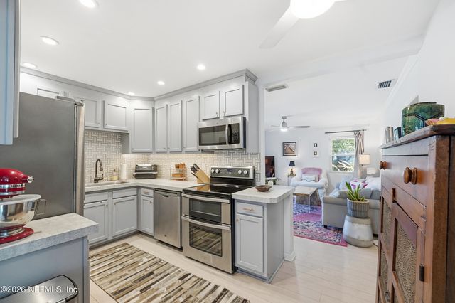 926 6TH Avenue N, Jacksonville Beach, FL 32250