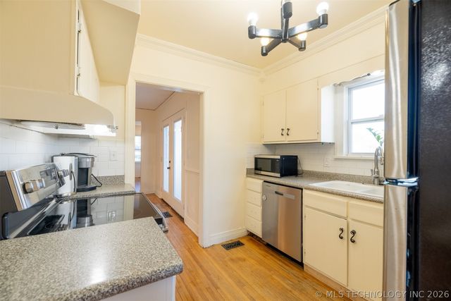 103 S Knoxville Avenue, Tulsa, OK 74112