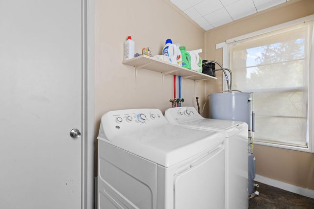 171 Split Rail LN, Smithville, TX 78957