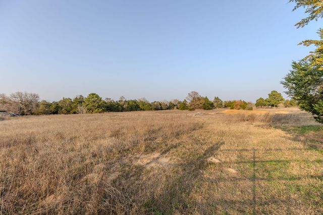171 Split Rail LN, Smithville, TX 78957