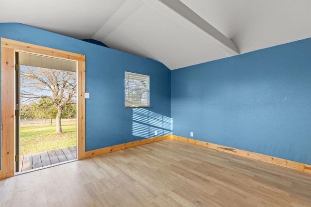 171 Split Rail LN, Smithville, TX 78957