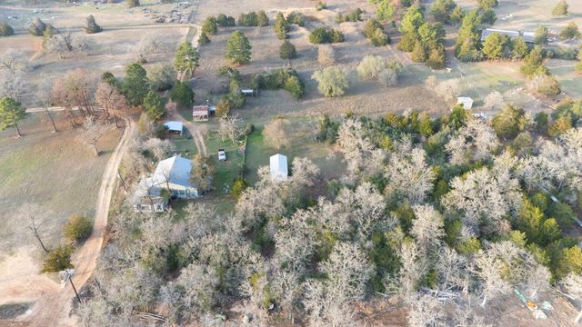 171 Split Rail LN, Smithville, TX 78957