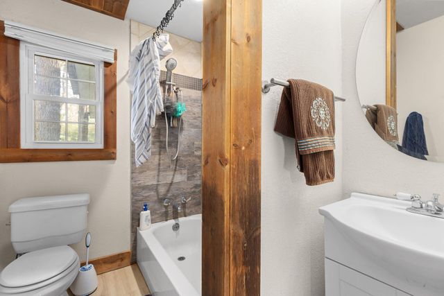 171 Split Rail LN, Smithville, TX 78957