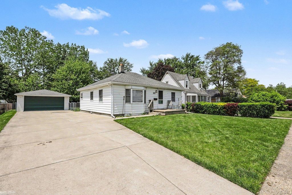 24261 Eleanor Avenue, Warren, MI 48089