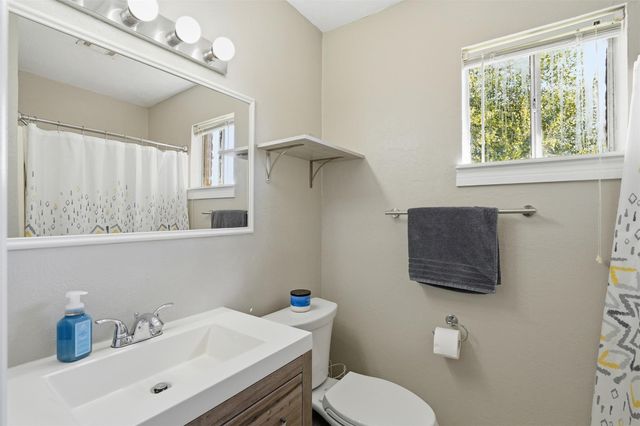 914 Temple Circle, Hitchcock, TX 77563