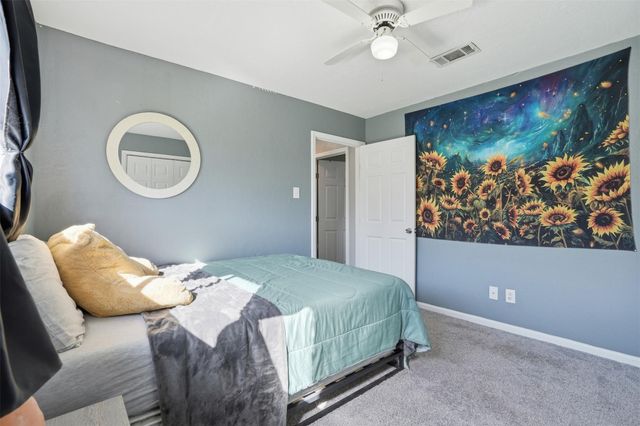 914 Temple Circle, Hitchcock, TX 77563