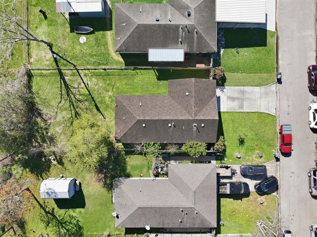 914 Temple Circle, Hitchcock, TX 77563