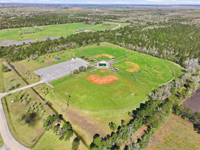 914 Temple Circle, Hitchcock, TX 77563