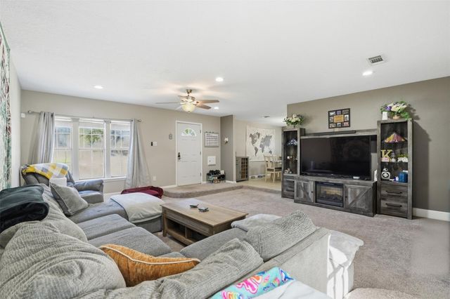 914 Temple Circle, Hitchcock, TX 77563