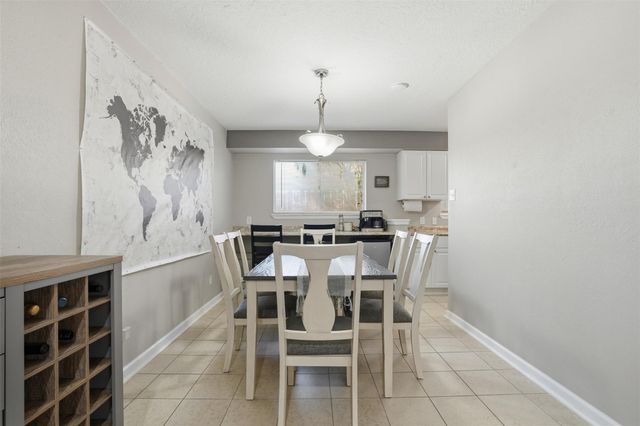 914 Temple Circle, Hitchcock, TX 77563