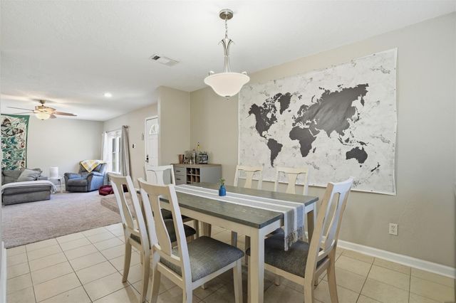 914 Temple Circle, Hitchcock, TX 77563