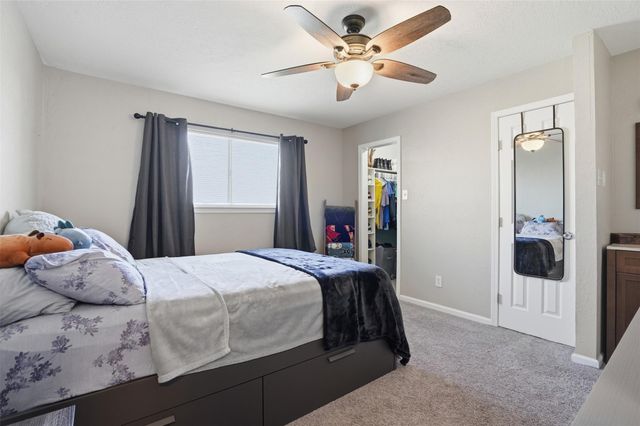 914 Temple Circle, Hitchcock, TX 77563