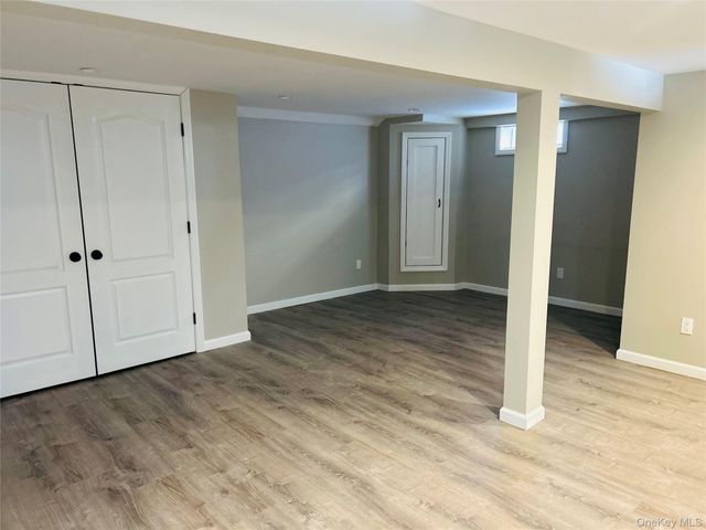 19 Alan Court, Plainview, NY 11803