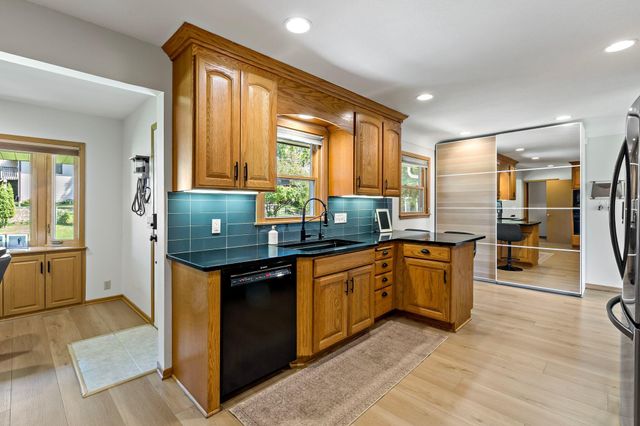 3200 Armour Terrace, Saint Anthony, MN 55418