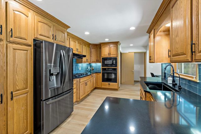 3200 Armour Terrace, Saint Anthony, MN 55418