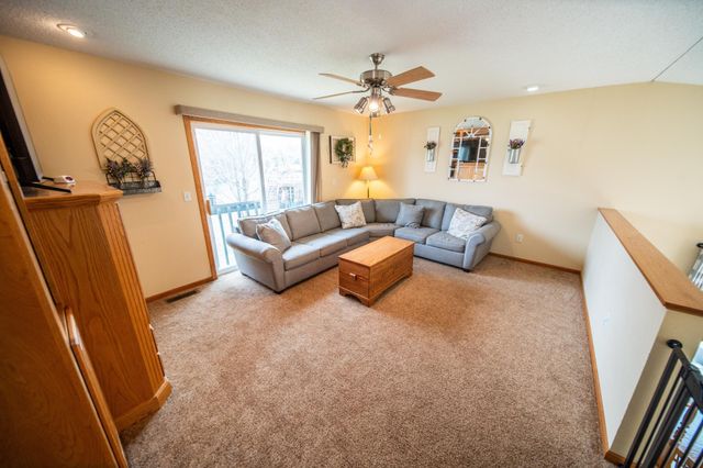 1154 Peregrine Dr SE, Rochester, MN 55904