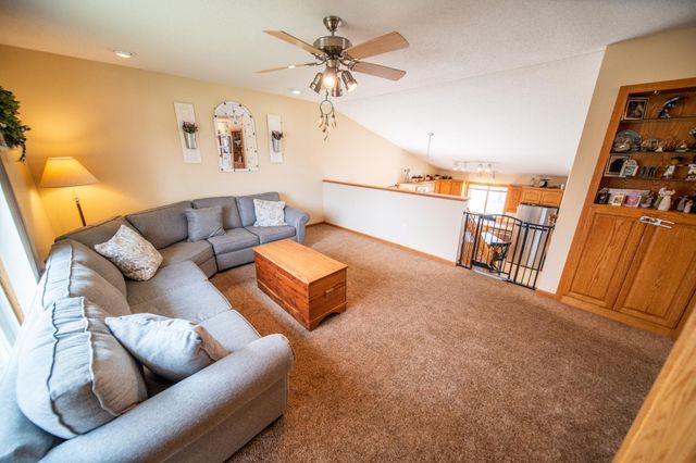 1154 Peregrine Dr SE, Rochester, MN 55904