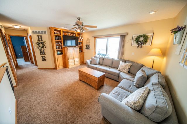 1154 Peregrine Dr SE, Rochester, MN 55904