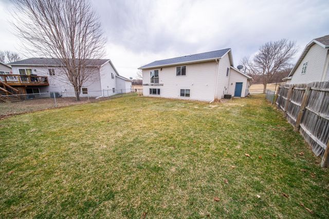 1154 Peregrine Dr SE, Rochester, MN 55904