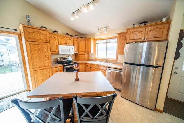 1154 Peregrine Dr SE, Rochester, MN 55904