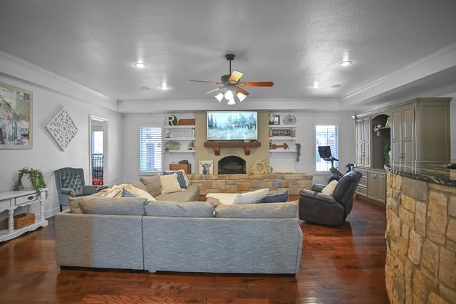 1607 E Paseo Circle, Brownfield, TX 79316