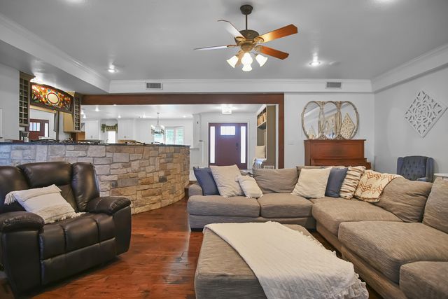 1607 E Paseo Circle, Brownfield, TX 79316