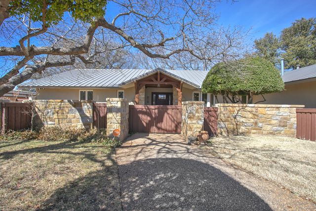 1607 E Paseo Circle, Brownfield, TX 79316