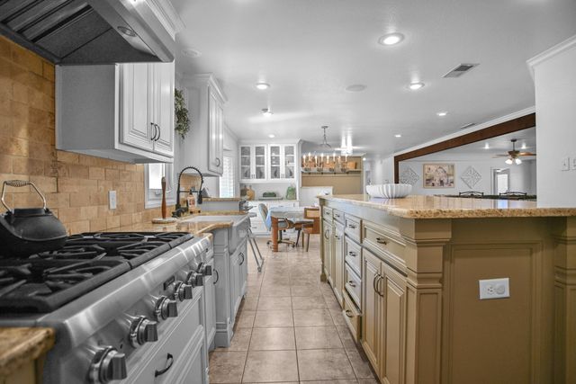 1607 E Paseo Circle, Brownfield, TX 79316